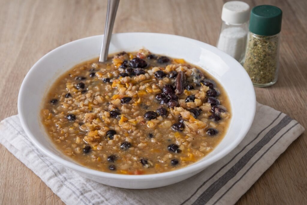 zuppa di legumi e farro perlato