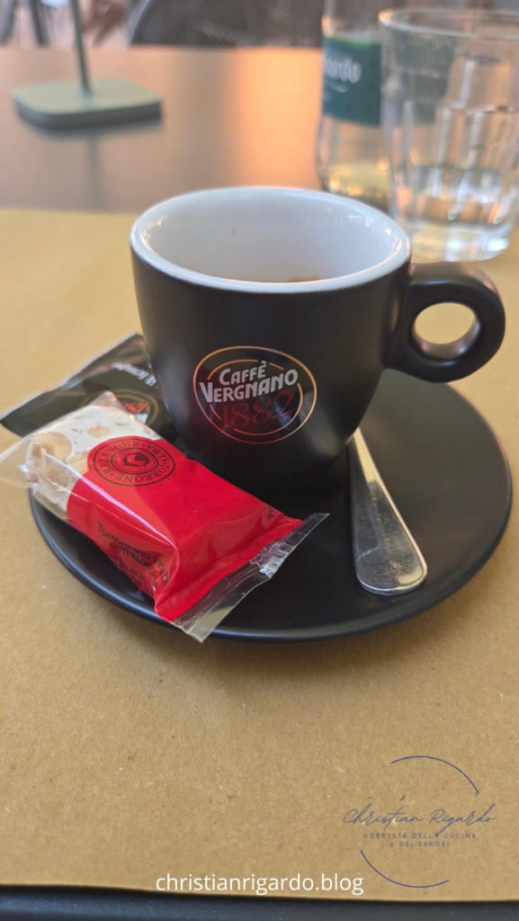 La chiusura con il caffè e il torroncino - La Piola
