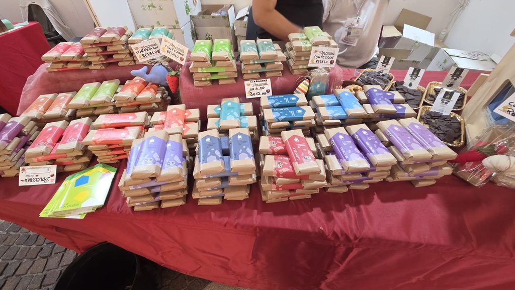 La cioccolata classica e aromatizzata di Modica di Don Puglisi a Dolcissima Pietra